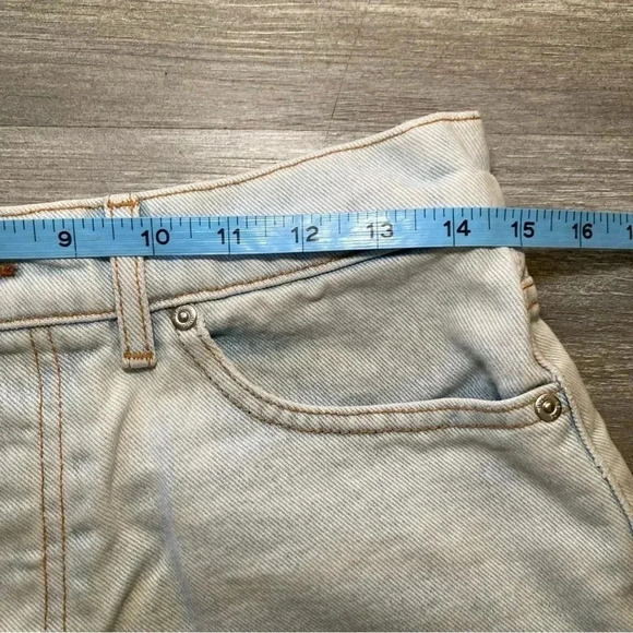 Revice Women’s Jean Short Button Fly Light Wash Size 27 Raw Hem 2”inseam - Picture 6 of 11